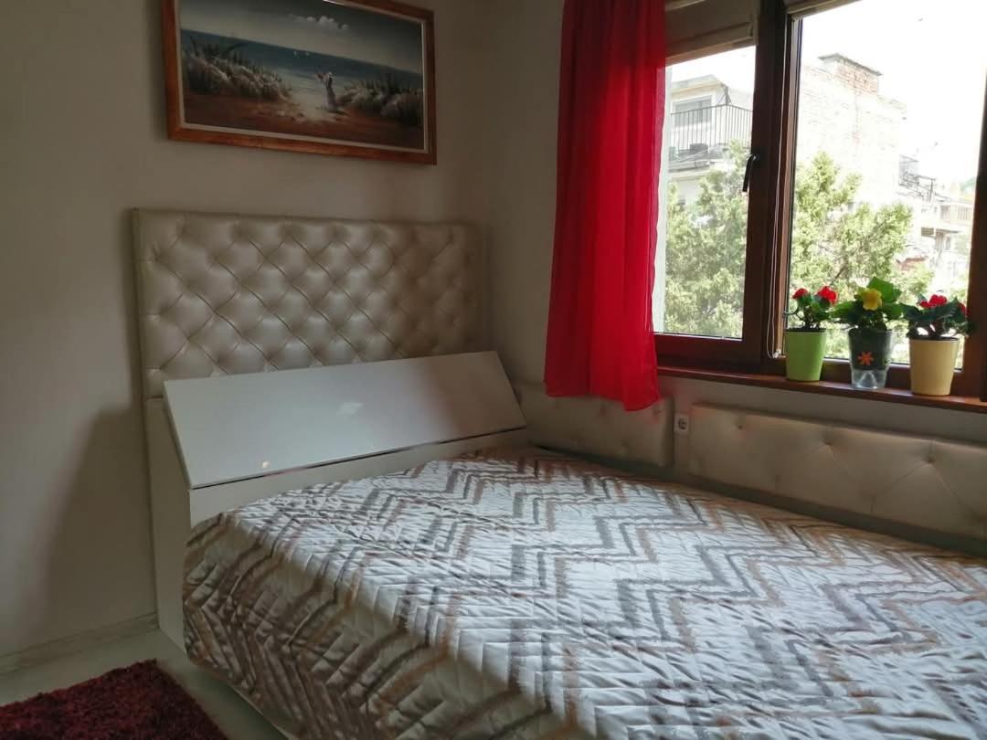 Apartament Peyo Yavorov Hotel Бургас Екстериор снимка